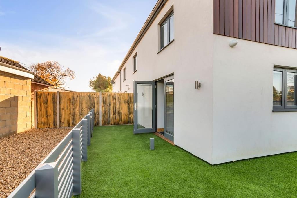Isabel'S Wing! A Stunning 2 Bedroom Property NWI Exteriör bild