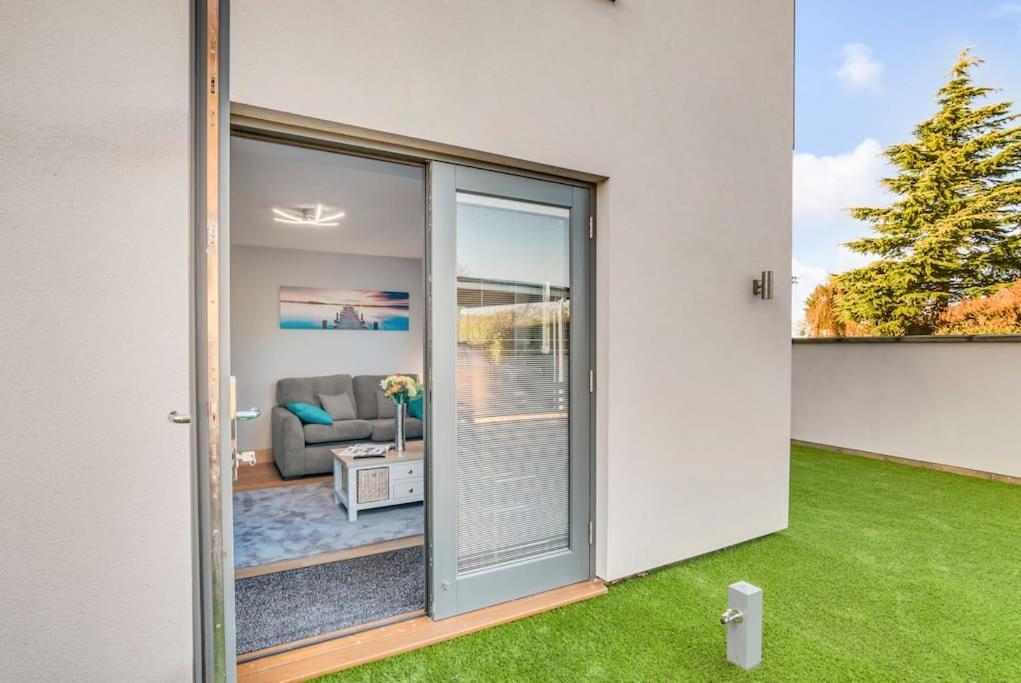 Isabel'S Wing! A Stunning 2 Bedroom Property NWI Exteriör bild